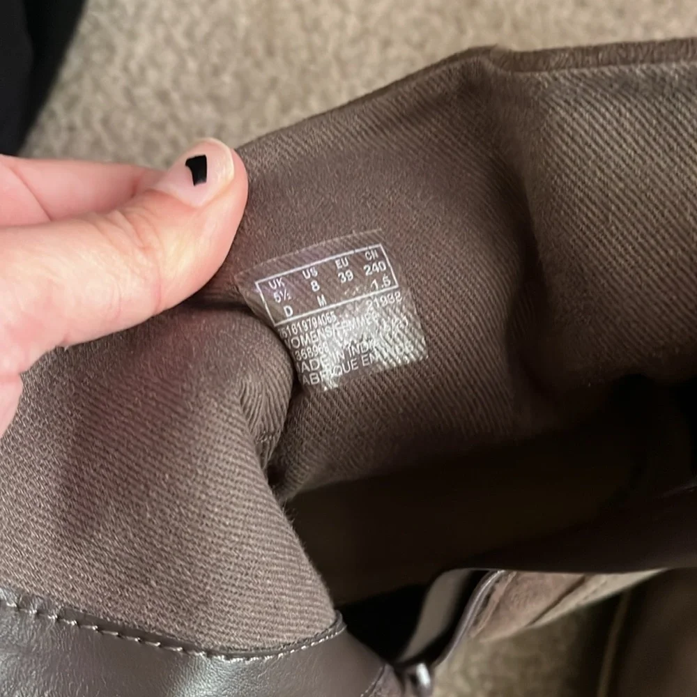 “Clark’s: Women’s Bootie size 8”